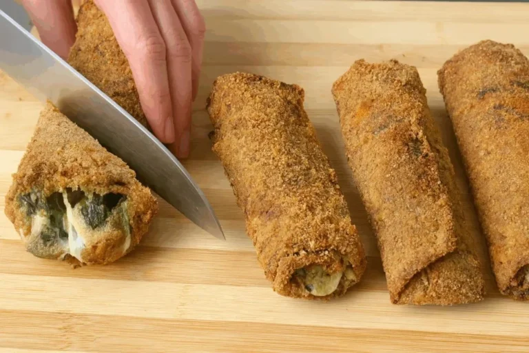 Biscotti di banana e avena senza zuccheri aggiunti senza glutine su un piatto