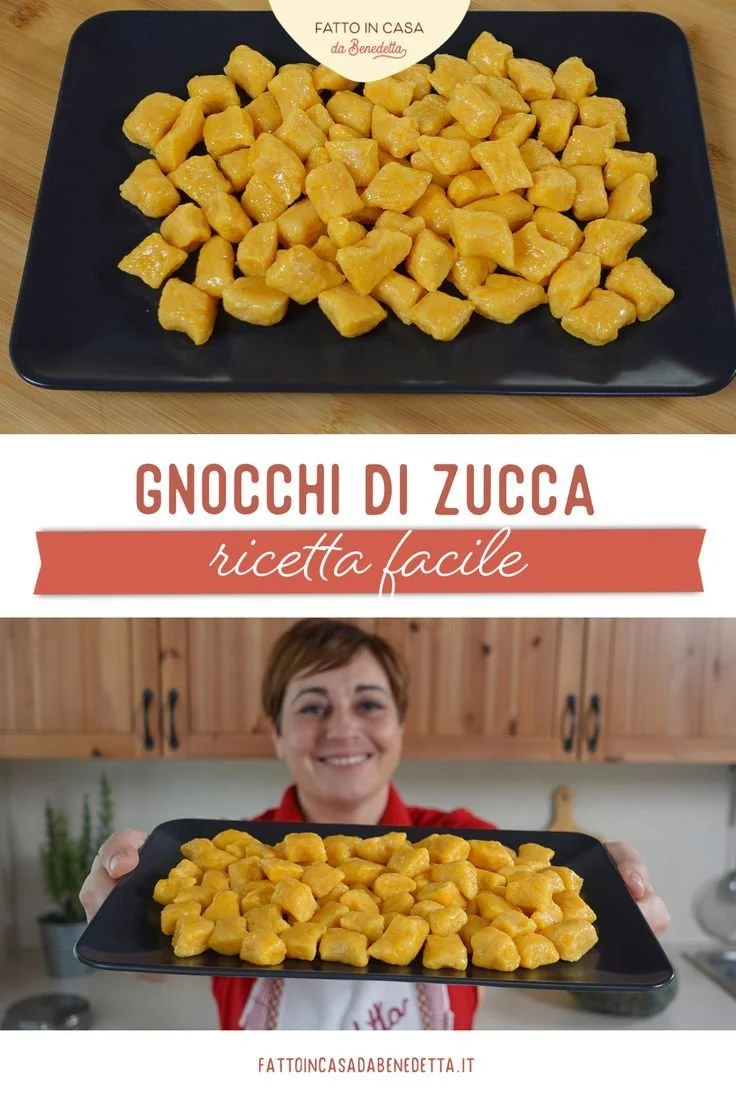 Piatto di gnocchi di zucca servito con salsa aromatica