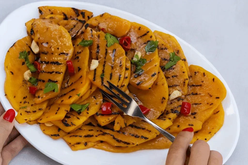 Ricetta di zucca grigliata con condimento leggero e saporito, 145 calorie per porzione.