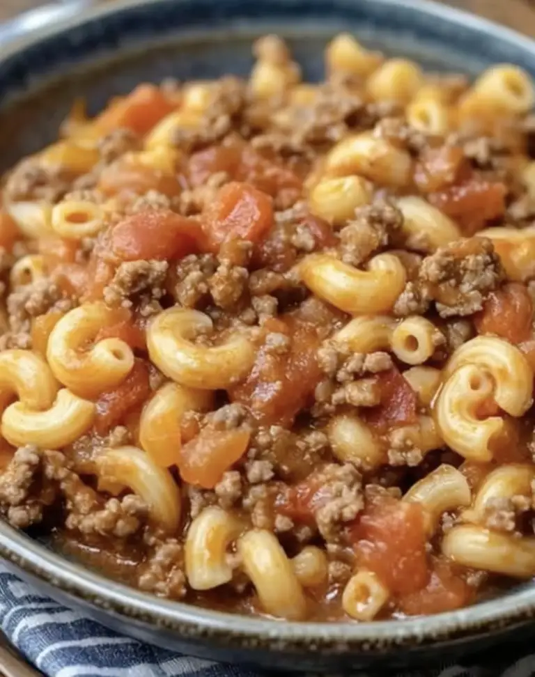 Goulash del Sud all’Antica: Un Classico del Comfort Food