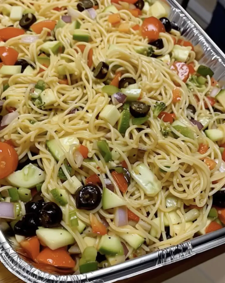 California Spaghetti Salad: un’insalata di spaghetti fresca, colorata e irresistibile