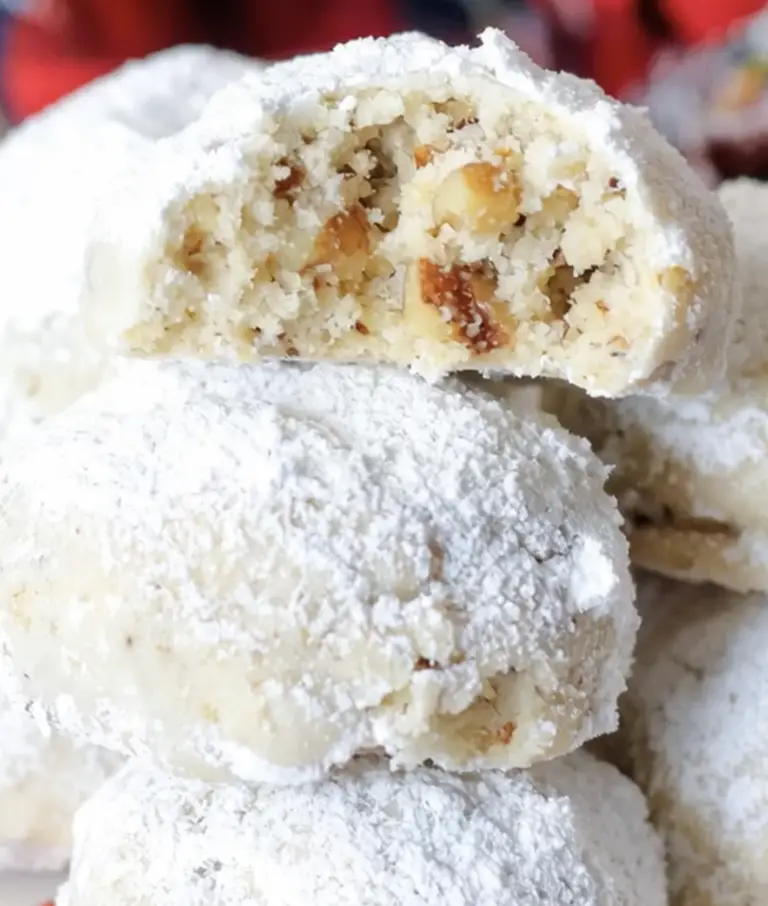 Russian Tea Balls: Piccoli Gioielli al Burro e Noci che si Sciolgono in Bocca